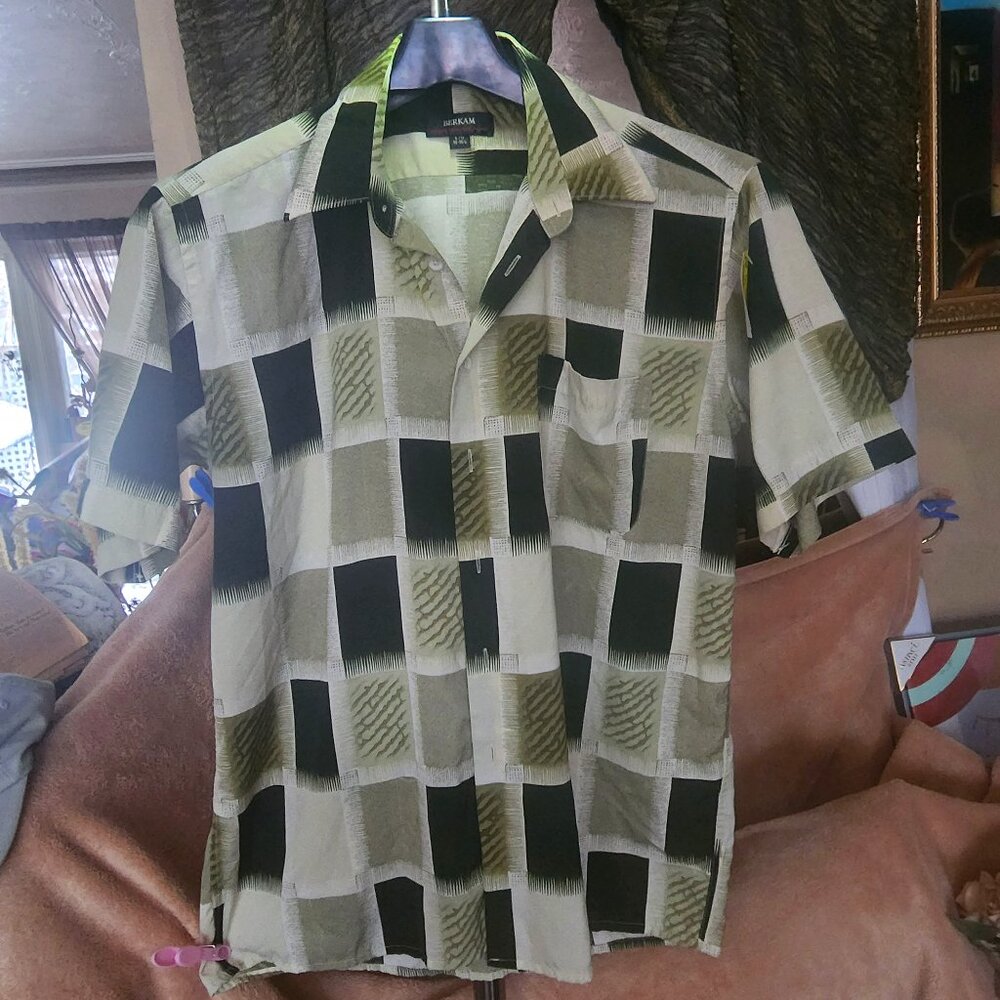 A25  Retro Good looking Berkam patterned short sleeve XL Paris London Rome